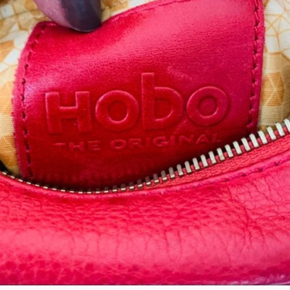 Hobo International red leather crossbody bag w/tassel - Picture 5 of 12